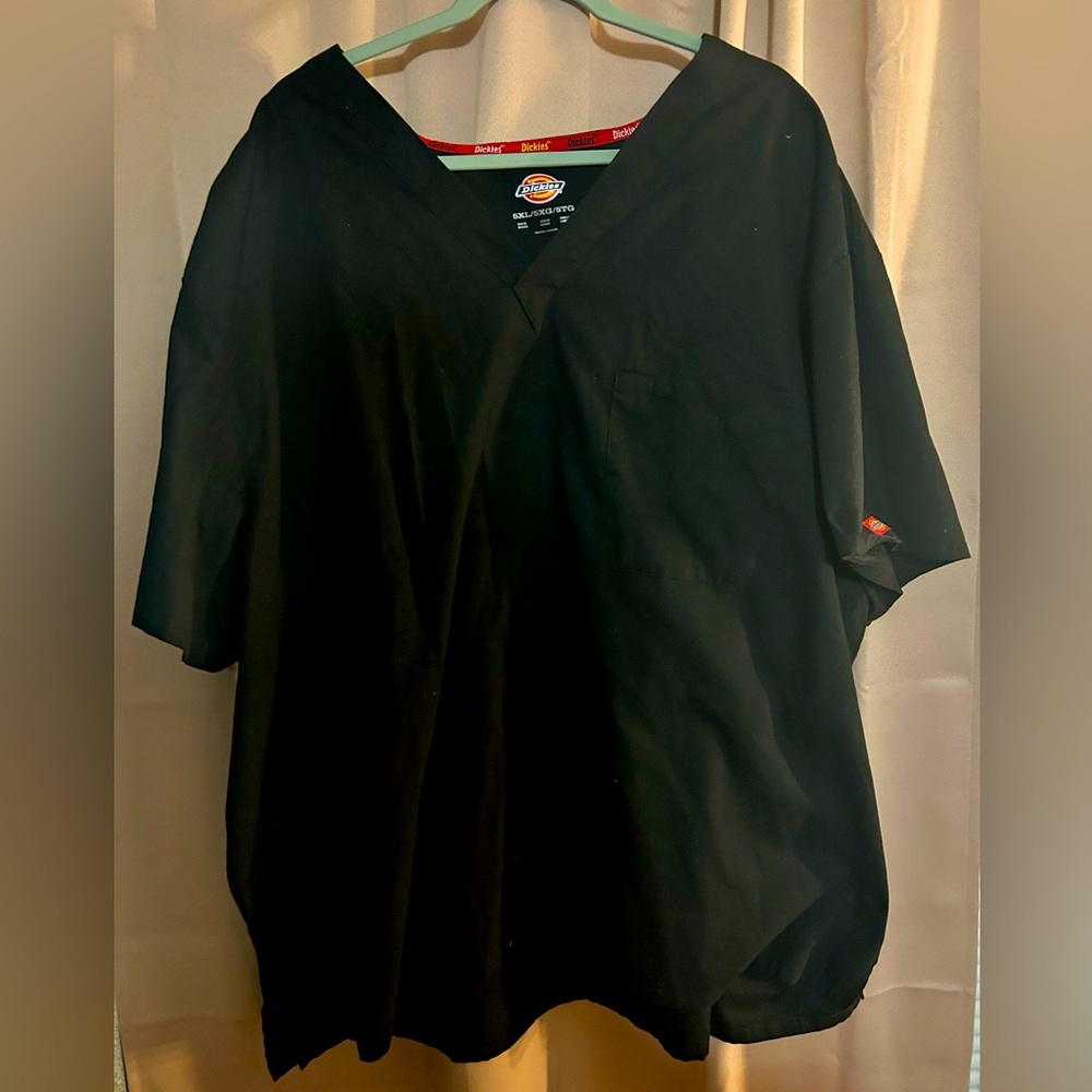 Dickies black scrub top size 5xl - like NEW no tags